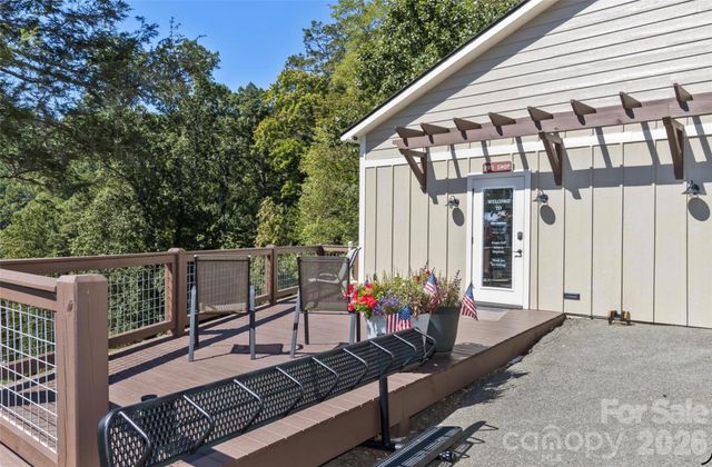 634 Vista Falls Road, Mills River, NC 28759