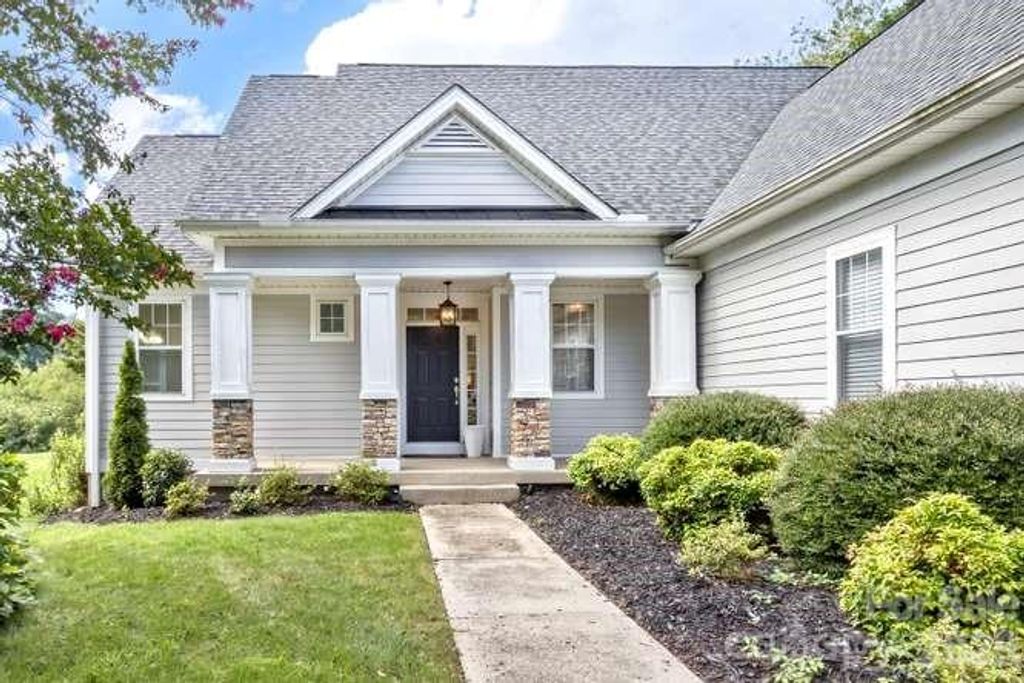 634 Vista Falls Road, Mills River, NC 28759