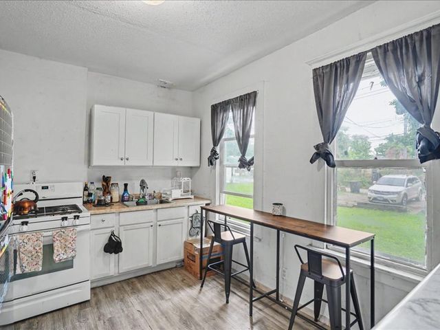 921 12 Avenue, Rock Island, IL 61201