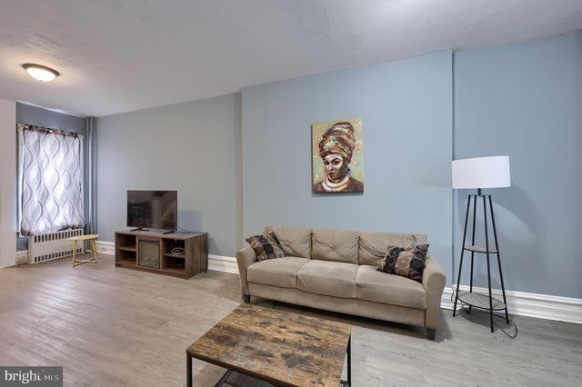 1047 N FRONT ST, Reading, PA 19601