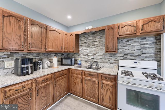 1047 N FRONT ST, Reading, PA 19601