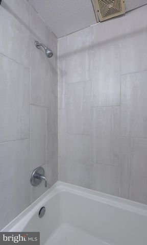 1047 N FRONT ST, Reading, PA 19601