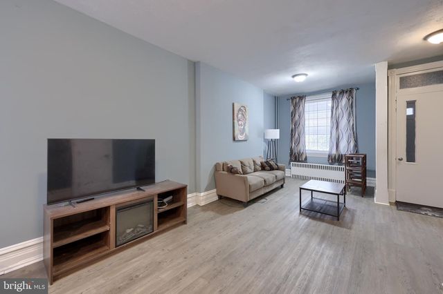 1047 N FRONT ST, Reading, PA 19601
