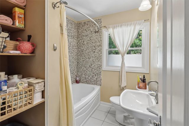 4209 Allison Avenue, Des Moines, IA 50310
