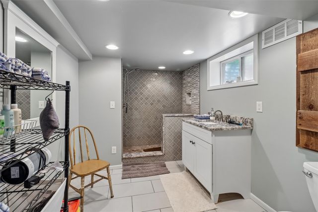 4209 Allison Avenue, Des Moines, IA 50310