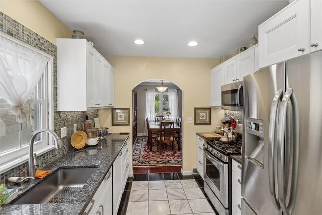 4209 Allison Avenue, Des Moines, IA 50310