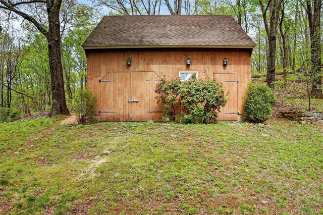 9 Sloehidden Road, Briarcliff Manor, NY 10510