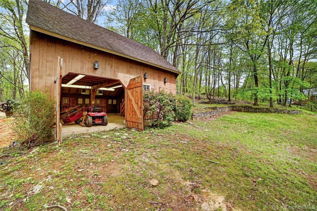 9 Sloehidden Road, Briarcliff Manor, NY 10510