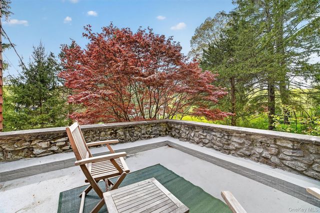 9 Sloehidden Road, Briarcliff Manor, NY 10510