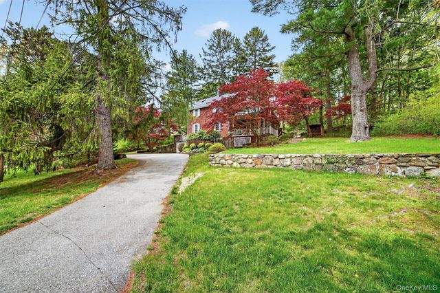 9 Sloehidden Road, Briarcliff Manor, NY 10510