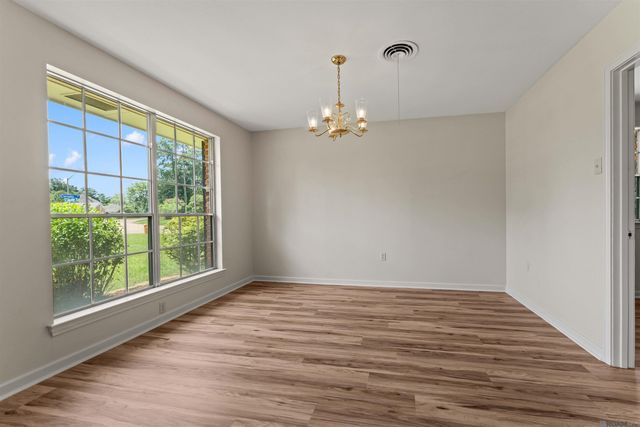 5823 Clematis Dr, Baton Rouge, LA 70808