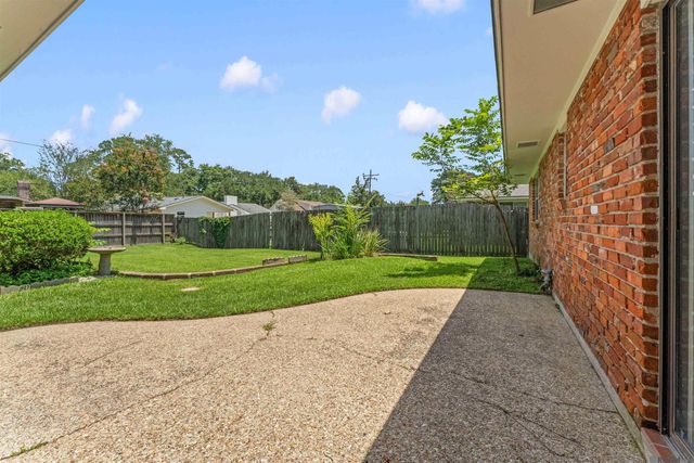 5823 Clematis Dr, Baton Rouge, LA 70808