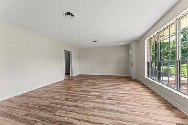 5823 Clematis Dr, Baton Rouge, LA 70808