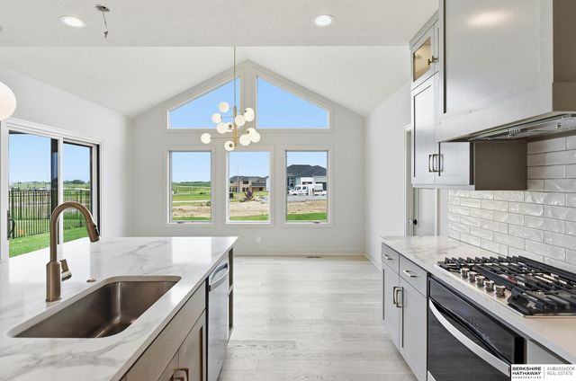 5815 N 198th Street, Elkhorn, NE 68022