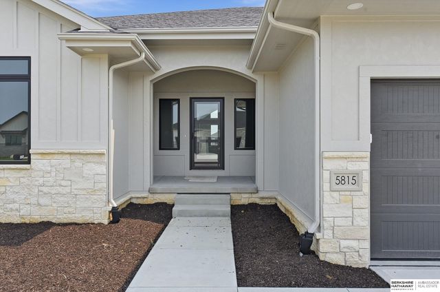 5815 N 198th Street, Elkhorn, NE 68022