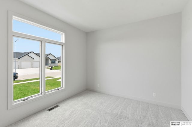 5815 N 198th Street, Elkhorn, NE 68022