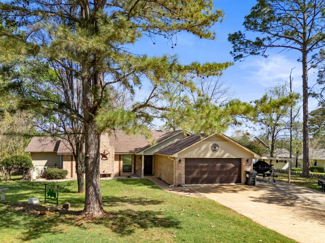 109 Old Barn Circle, Holly Lake Ranch, TX 75765