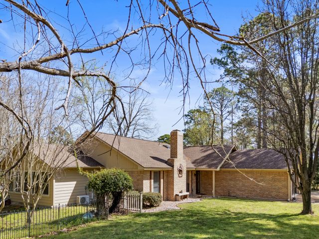 109 Old Barn Circle, Holly Lake Ranch, TX 75765