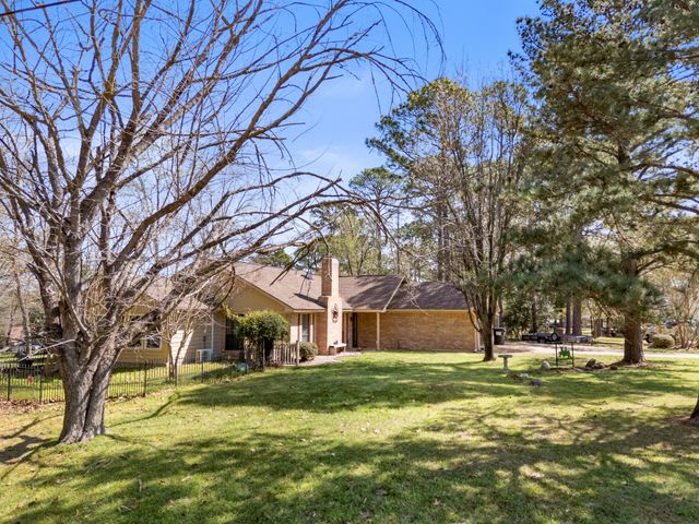 109 Old Barn Circle, Holly Lake Ranch, TX 75765