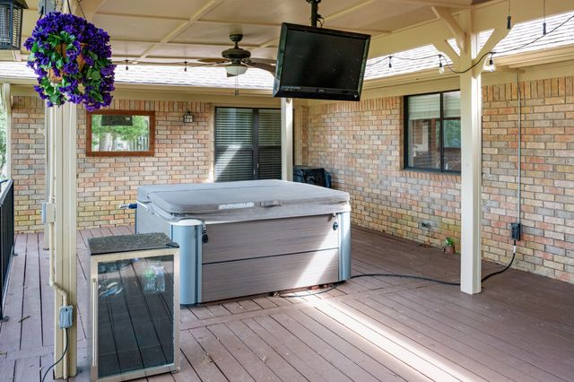 109 Old Barn Circle, Holly Lake Ranch, TX 75765