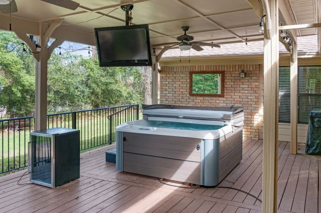 109 Old Barn Circle, Holly Lake Ranch, TX 75765