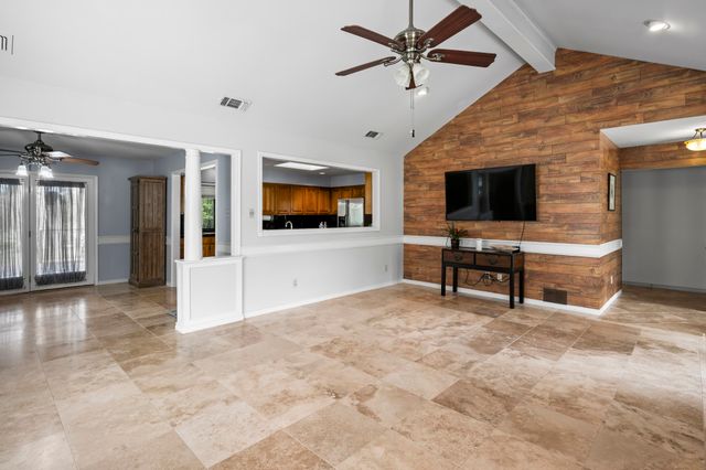 109 Old Barn Circle, Holly Lake Ranch, TX 75765