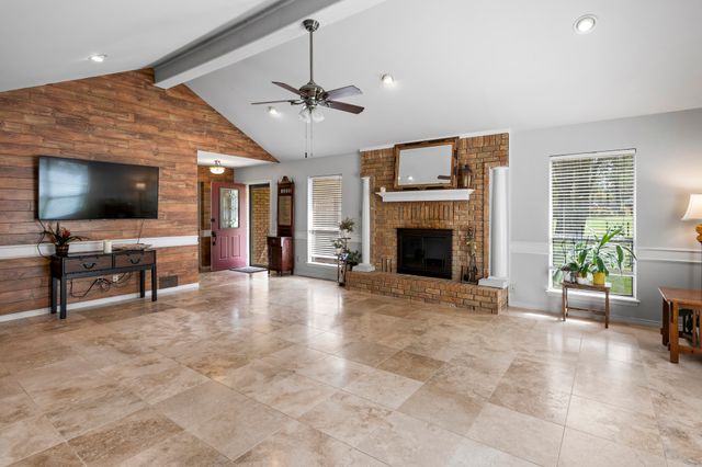 109 Old Barn Circle, Holly Lake Ranch, TX 75765