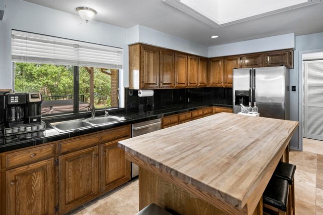 109 Old Barn Circle, Holly Lake Ranch, TX 75765