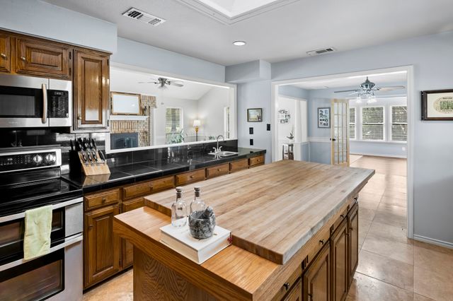 109 Old Barn Circle, Holly Lake Ranch, TX 75765