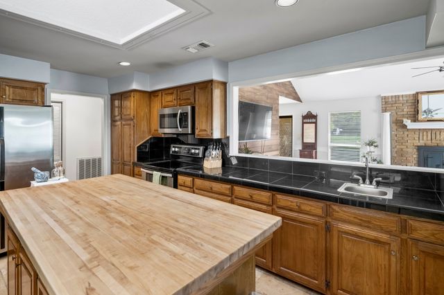 109 Old Barn Circle, Holly Lake Ranch, TX 75765