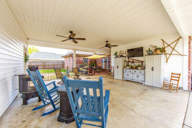 121 Autumn Dr, Houma, LA 70360