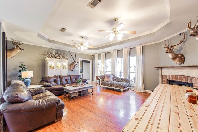 121 Autumn Dr, Houma, LA 70360