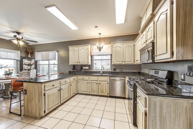 121 Autumn Dr, Houma, LA 70360