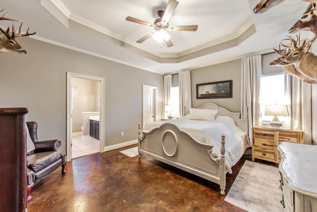 121 Autumn Dr, Houma, LA 70360