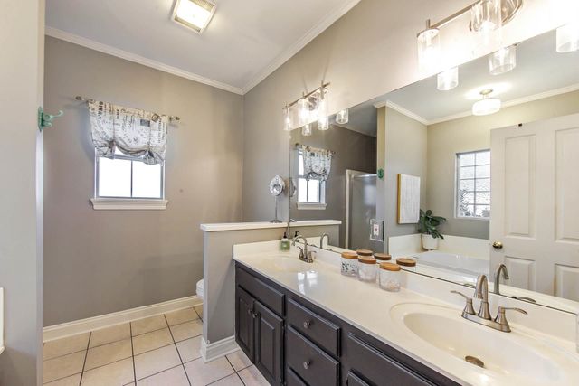 121 Autumn Dr, Houma, LA 70360