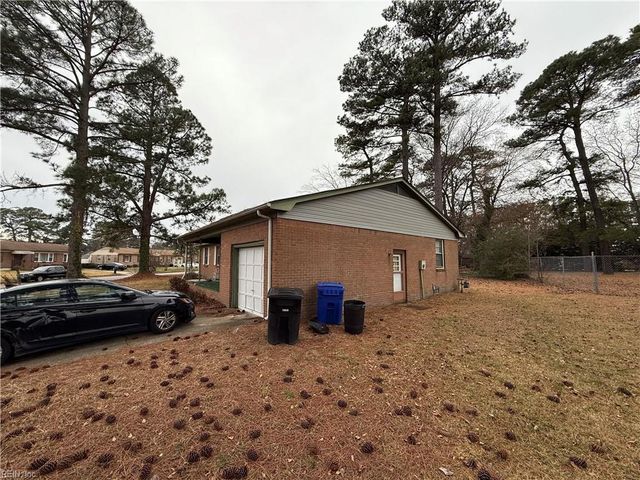 1109 Lakeview DR, Portsmouth, VA 23701