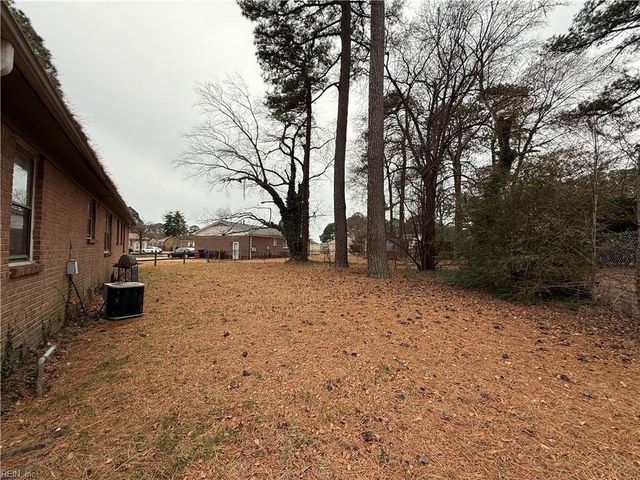 1109 Lakeview DR, Portsmouth, VA 23701