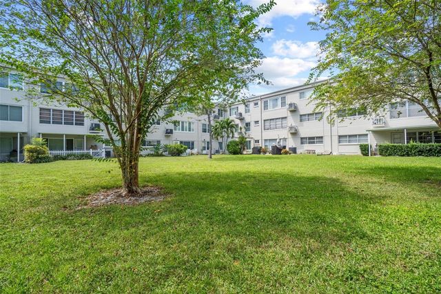 2440 WORLD PARKWAY BOULEVARD 52, Clearwater, FL 33763