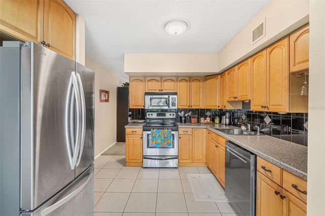 2440 WORLD PARKWAY BOULEVARD 52, Clearwater, FL 33763