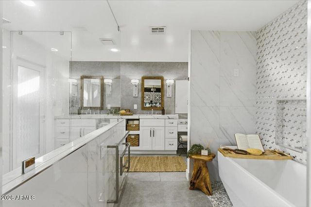 9026 N 67TH Street, Paradise Valley, AZ 85253