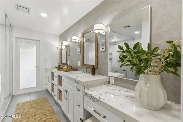 9026 N 67TH Street, Paradise Valley, AZ 85253
