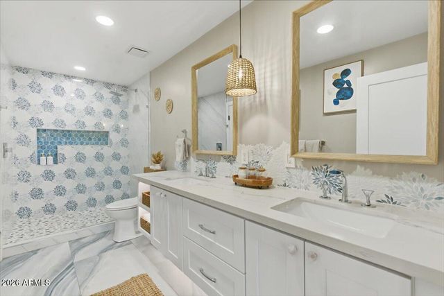 9026 N 67TH Street, Paradise Valley, AZ 85253