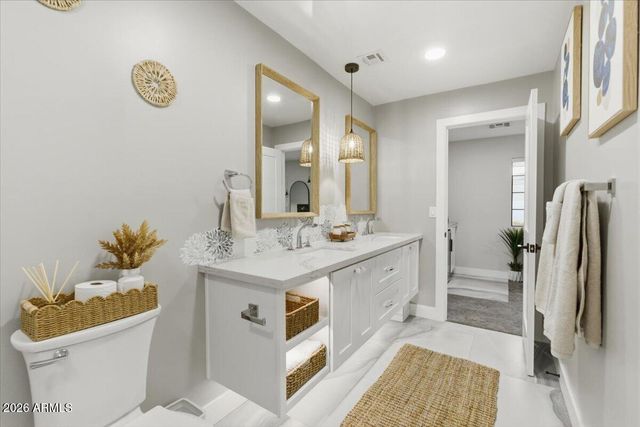 9026 N 67TH Street, Paradise Valley, AZ 85253
