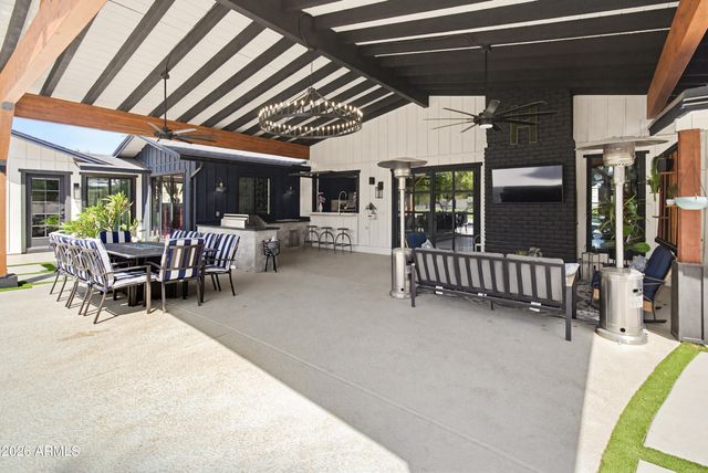 9026 N 67TH Street, Paradise Valley, AZ 85253