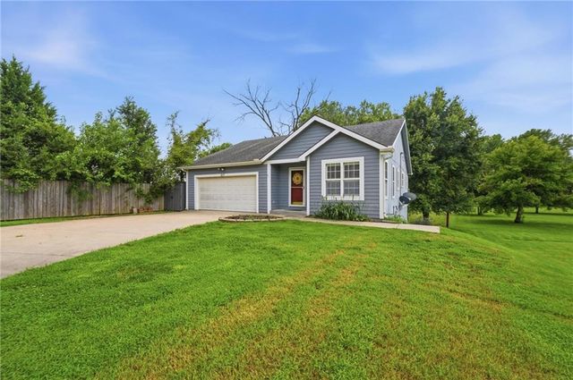 217 E 5th St Court, Linwood, KS 66052