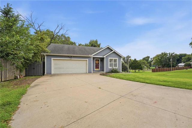 217 E 5th St Court, Linwood, KS 66052