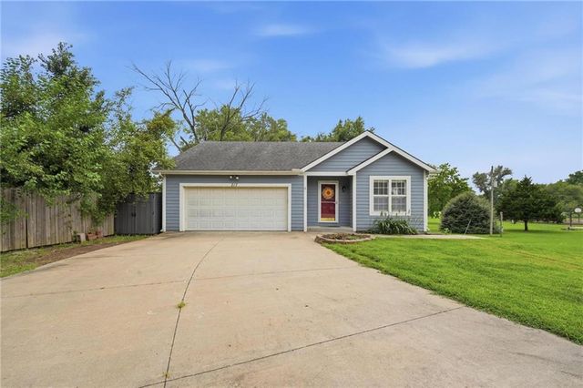 217 E 5th St Court, Linwood, KS 66052