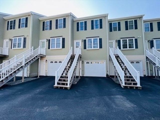 875 Old Plainville Rd E, New Bedford, MA 02745