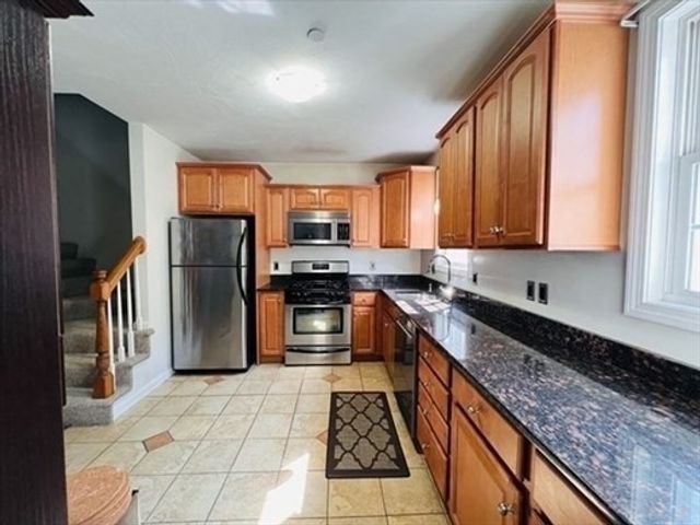 875 Old Plainville Rd E, New Bedford, MA 02745