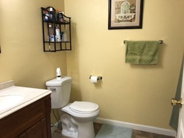 875 Old Plainville Rd E, New Bedford, MA 02745